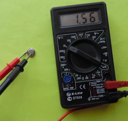 Het meten van een computerbatterij