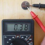 แบตเตอรี่ CR2032 และแบตเตอรี่ที่คล้ายคลึงกัน การวัดแรงดันไฟฟ้าบน CR2032