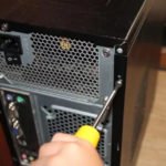 แบตเตอรี่เมนบอร์ดและการเปลี่ยนแบตเตอรี่ การถอดเคสคอมพิวเตอร์