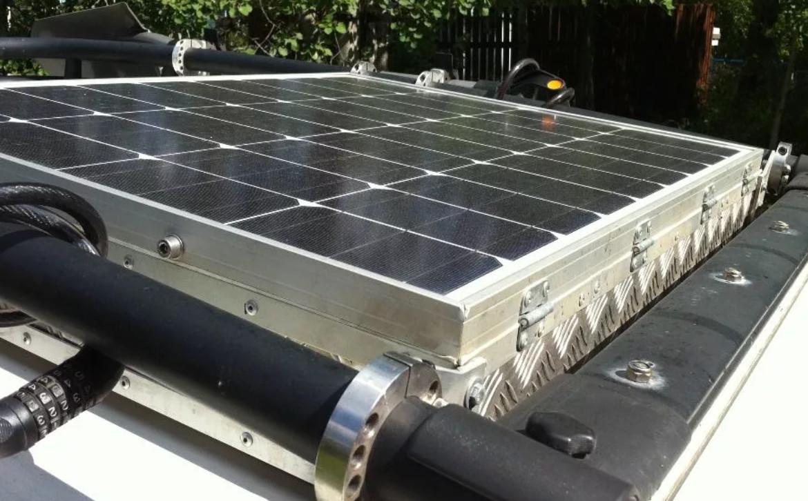 แผงโซลาร์เซลล์บนหลังคารถ แบตเตอรี่อยู่บนหลังคารถ