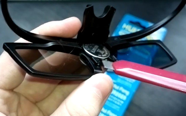 Chúng ta tháo nguồn điện.