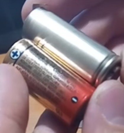 Một cái dày hơn cái kia.