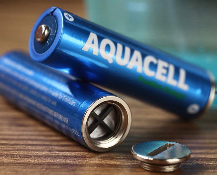 Een gedemonteerde wateraangedreven batterij